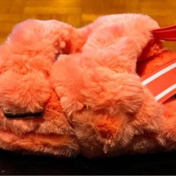 Womens Furry slippers - Picture 2 of 2